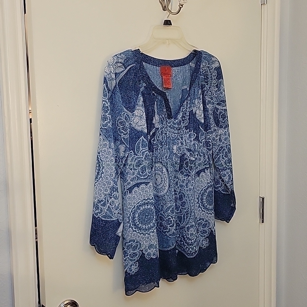 V CRISTINA Floral Scalloped Split Neck Sheer Pintucked Blouse - Picture 2 of 8